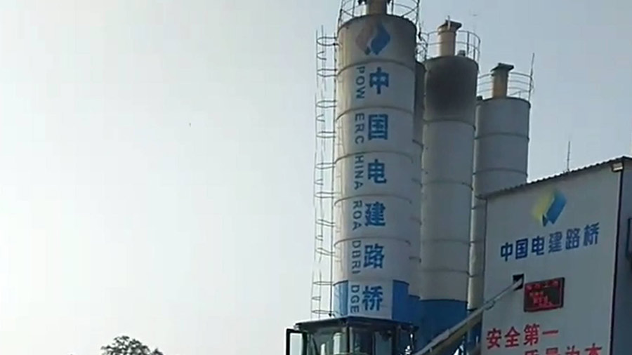 HC高速液壓夯實(shí)機(jī)在中國(guó)電建路橋某廠(chǎng)房地基壓實(shí)項(xiàng)目中使用